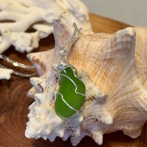 🍀🍀🌈🍀🥰 Lynne Ann’s Trinkets Hand-Drilled  Sea Glass Pendant on Silver chain